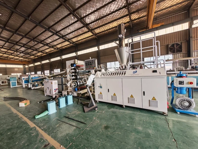 1200 mm PVC-tunnplåtsextruderingslinje