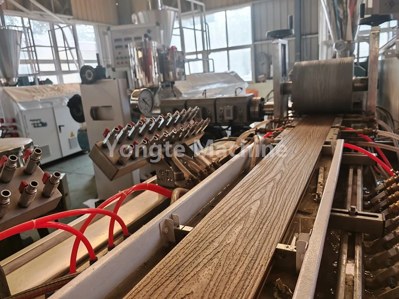 Yongte har hjälpt klienten med att optimera WPC-profilextruderingslinjen, vilket resulterar i 40 % ökning av outputeffektiviteten