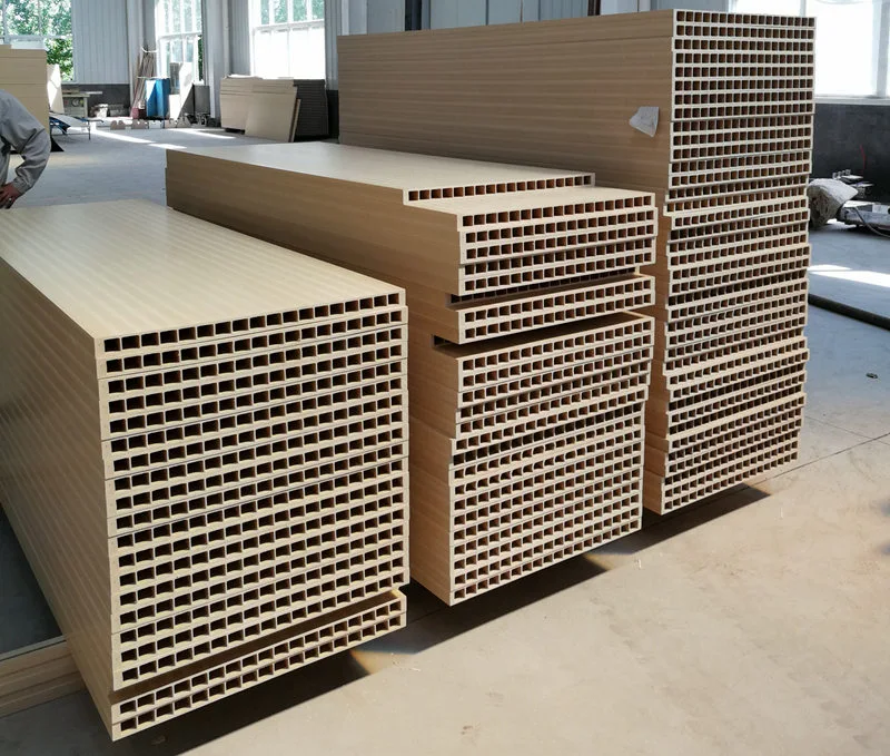 Vilka plastmaterial är lämpliga för tillverkning av WPC-dörrar?