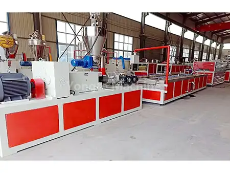 Produktionslinje för PVC-väggpaneler