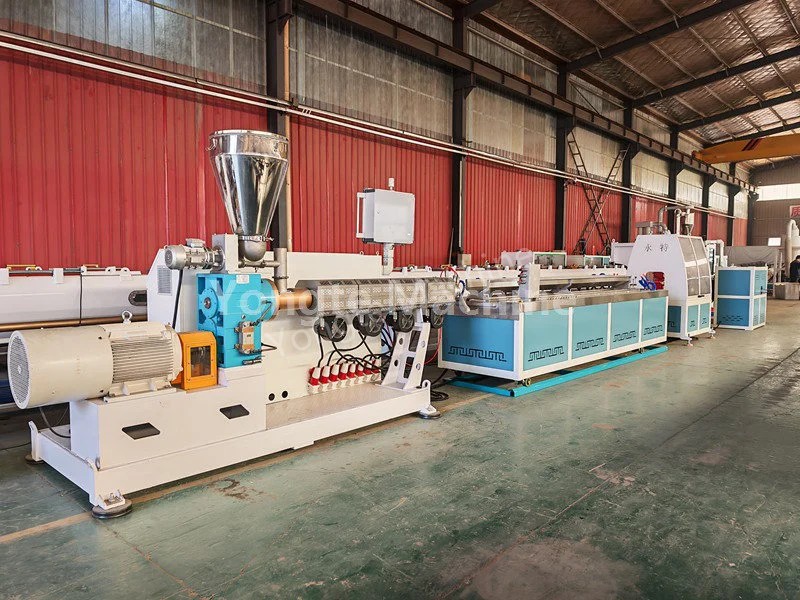 Soaker bevattningsmaskin för att tillverka droppslang